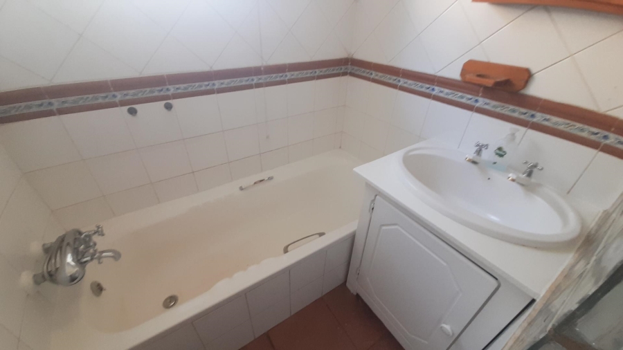 5 Bedroom Property for Sale in Ifafi North West